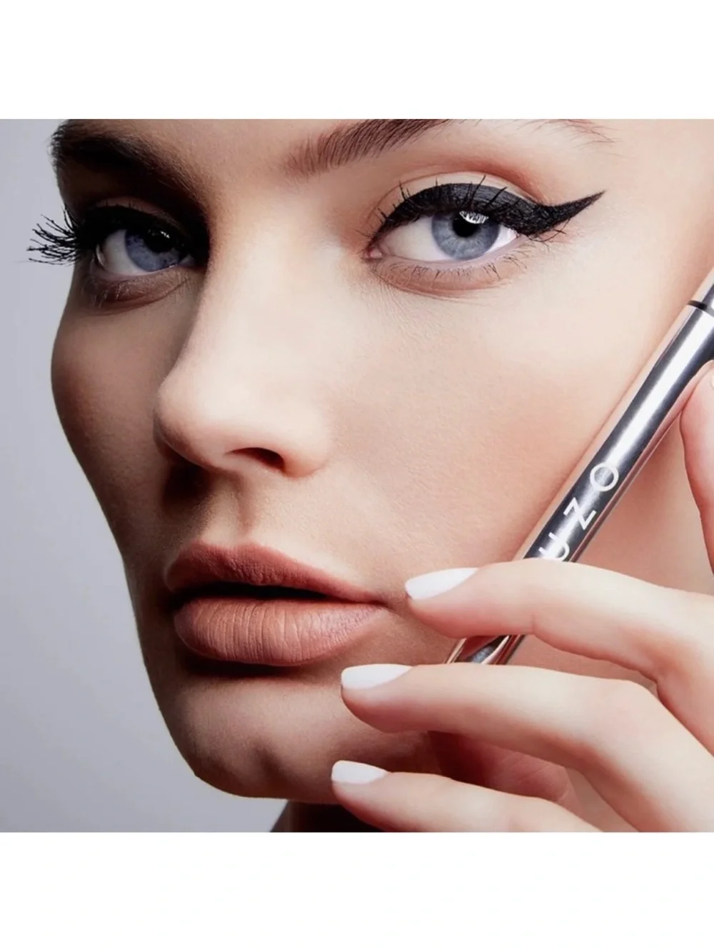 Uzo Beauty Blaque Liquide Eyeliner